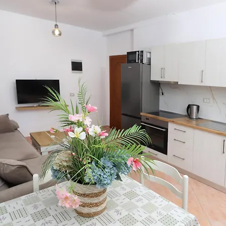 Sunny Side Apartment