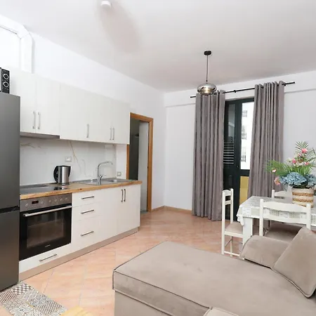 Sunny Side Apartment