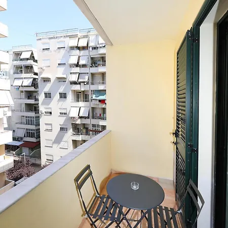 Sunny Side Apartment *