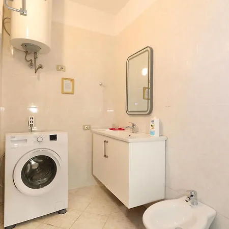 Sunny Side Apartment