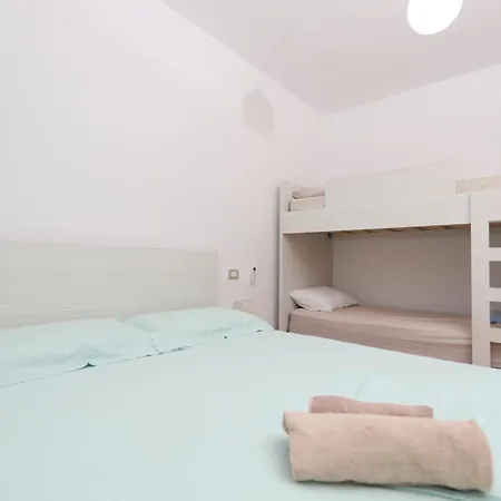 Sunny Side Apartment *